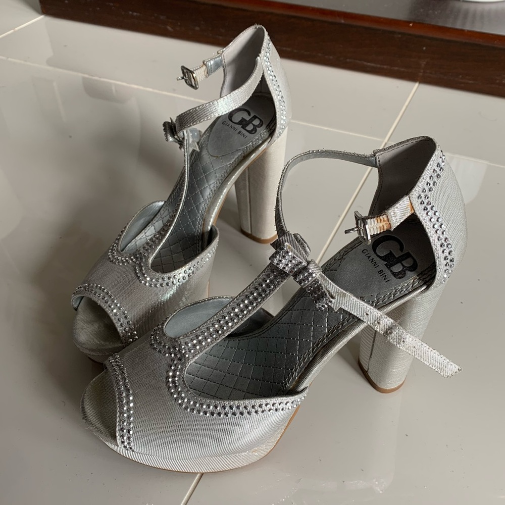 Giani Bernini Silver Block Heels Size 7.5M